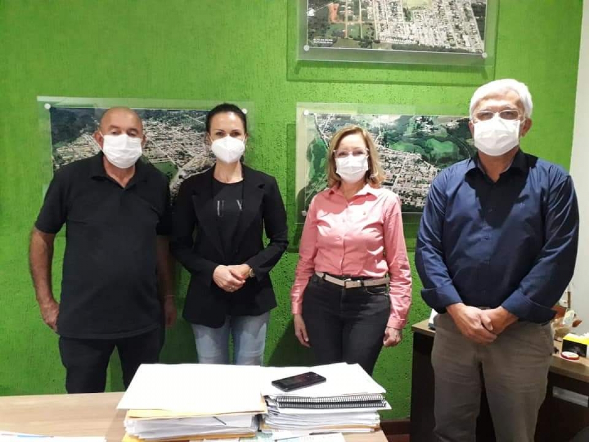 DEPUTADA FEDERAL NORMA PEREIRA VISITA PREFEITO E VICE-PREFEITA DE TRÊS BARRAS NA TARDE DE SEGUNDA-FEIRA