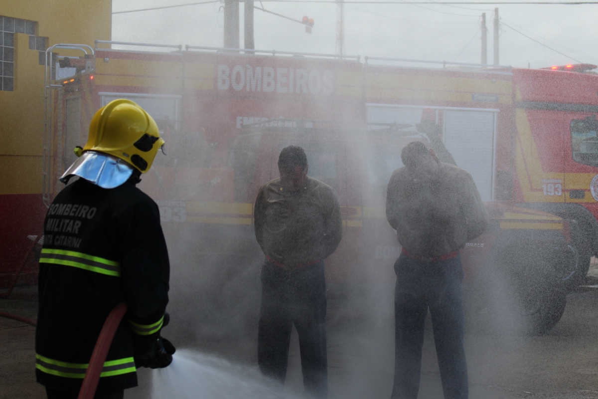 CORPO DE BOMBEIROS MILITAR DE TRÊS BARRAS REALIZA SOLENIDADE DE TROCA DE COMANDO E ENTREGA DE OBRA DA GARAGEM