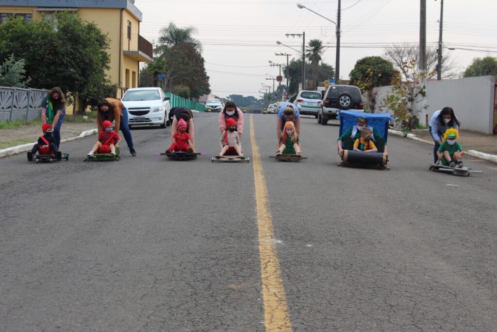 ALUSIVO AO DIA DO FOLCLORE, CMEI MERHY BECHARA SELEME REALIZA SARAU EM TRÊS BARRAS