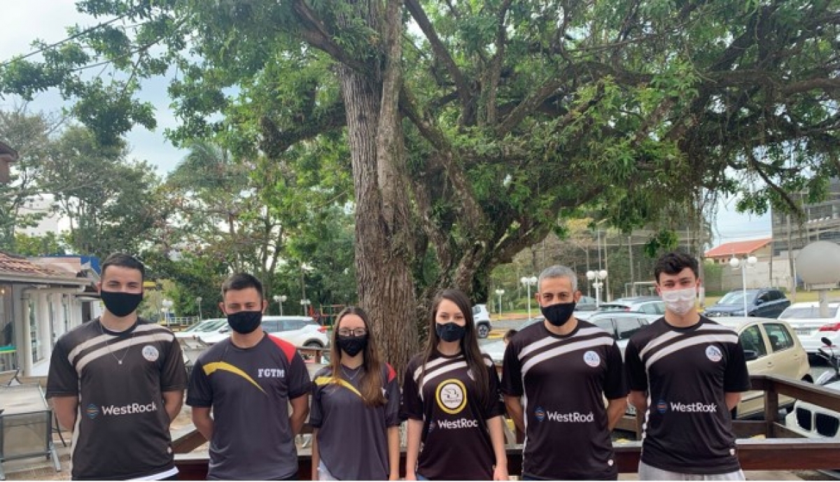 EQUIPE DE TRÊS BARRAS É DESTAQUE NO TÊNIS DE MESA NO LITORAL CATARINENSE