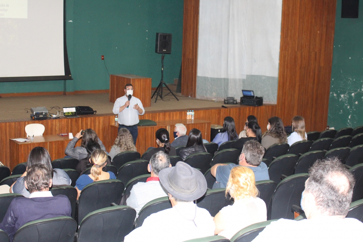 COMERCIALIZAÇÃO DE PRODUTOS DA AGRICULTURA FAMILIAR PAUTOU REUNIÃO PROMOVIDA PELO SEBRAE EM TRÊS BARRAS
