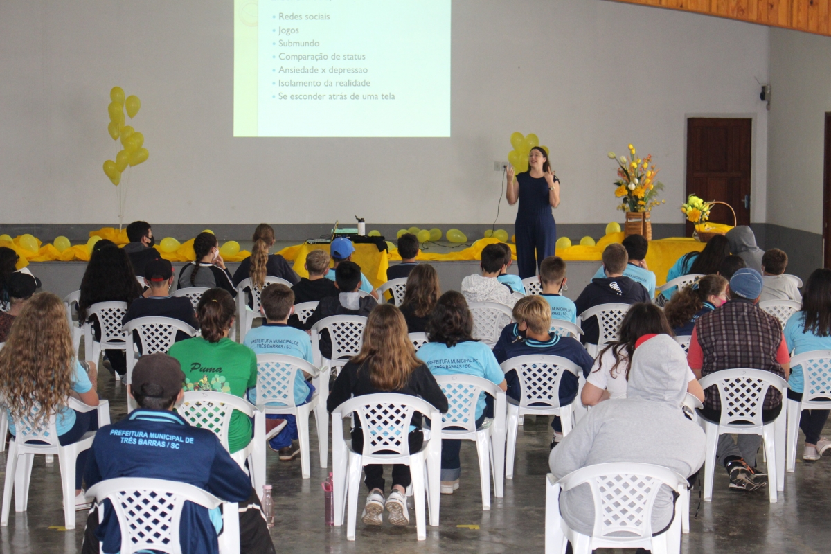 TRÊS BARRAS REALIZA SEMINÁRIO ESCOLAR ALUSIVO A CAMPANHA SETEMBRO AMARELO EM COLÉGIOS DA REDE MUNICIPAL DE ENSINO