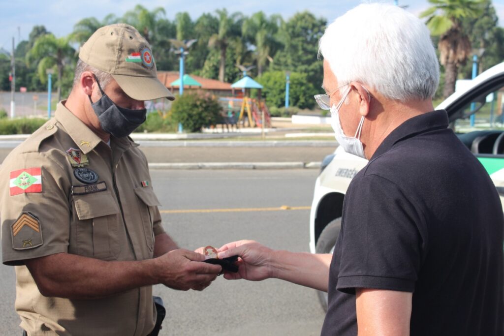 POLÍCIA MILITAR DE TRÊS BARRAS RECEBE DO MUNICÍPIO TRÊS NOVAS VIATURAS
