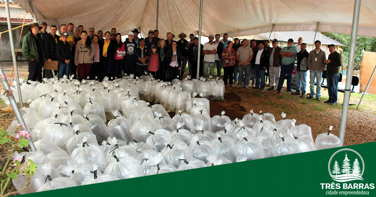 Agricultura de Três Barras e Epagri fazem a entrega de 30,4 mil alevinos a produtores rurais