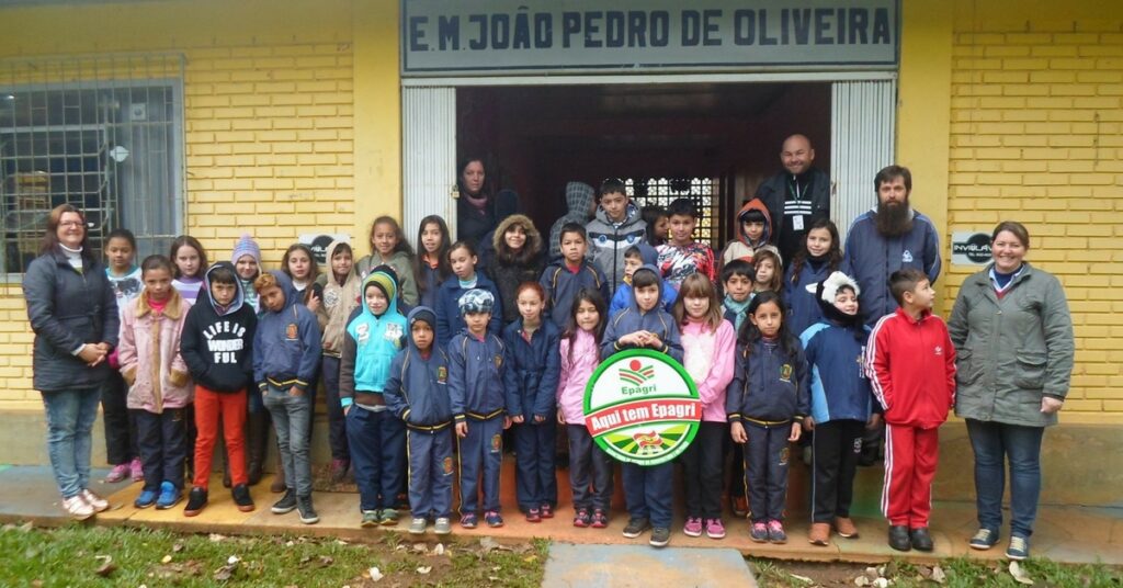 Alunos de escola municipal participam de oficina promovida pela Epagri de Três Barras