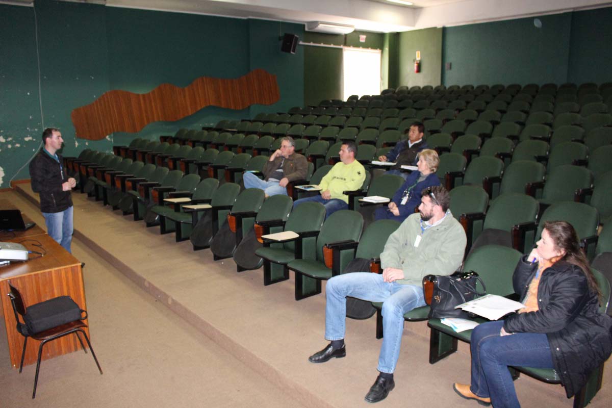 Informações técnicas e metodologia do Censo Agro são repassadas durante reunião em Três Barras