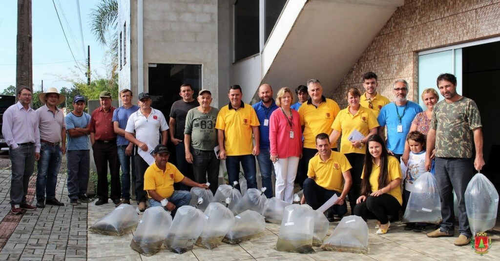 Município e Epagri entregam 15 mil alevinos a produtores rurais