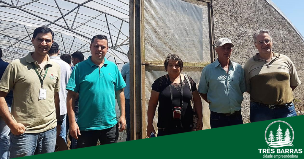 Secretário de Agricultura lidera visita técnica a estufa para criação de alevinos em Mafra