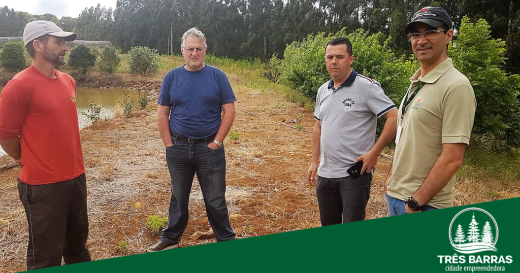 Visita técnica a viveiro trata de campanha de mudas frutíferas para o próximo ano