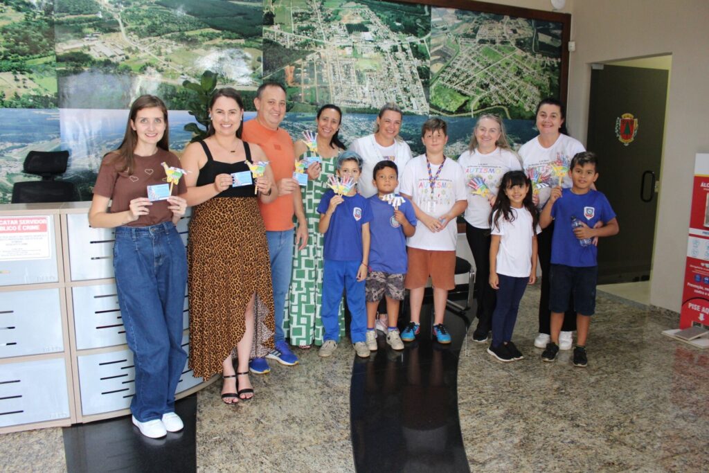 Dia 02 de abril: Estudantes da Escola General Osório visitam Repartições Públicas e entregam informações sobre o Dia Mundial de Conscientização do Autismo