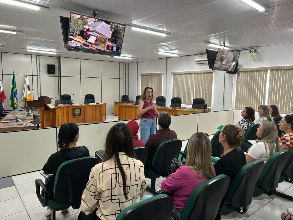 Gestores e APPs de Três Barras recebem capacitação sobre prestação de contas e recursos do PDDE Gestores e APPs de Três Barras recebem capacitação sobre prestação de contas e recursos do PDDE