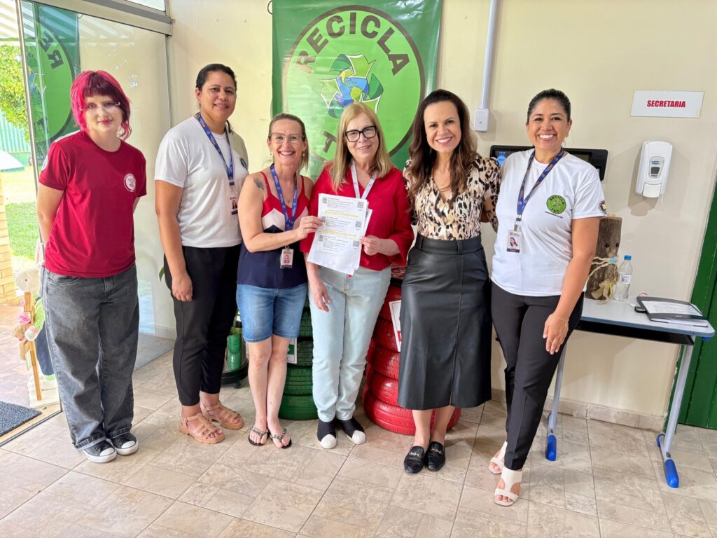 Projeto ReciclaTec de Três Barras é premiado em solenidade na Escola Colombo Machado Salles Projeto ReciclaTec de Três Barras é premiado em solenidade na Escola Colombo Machado Salles