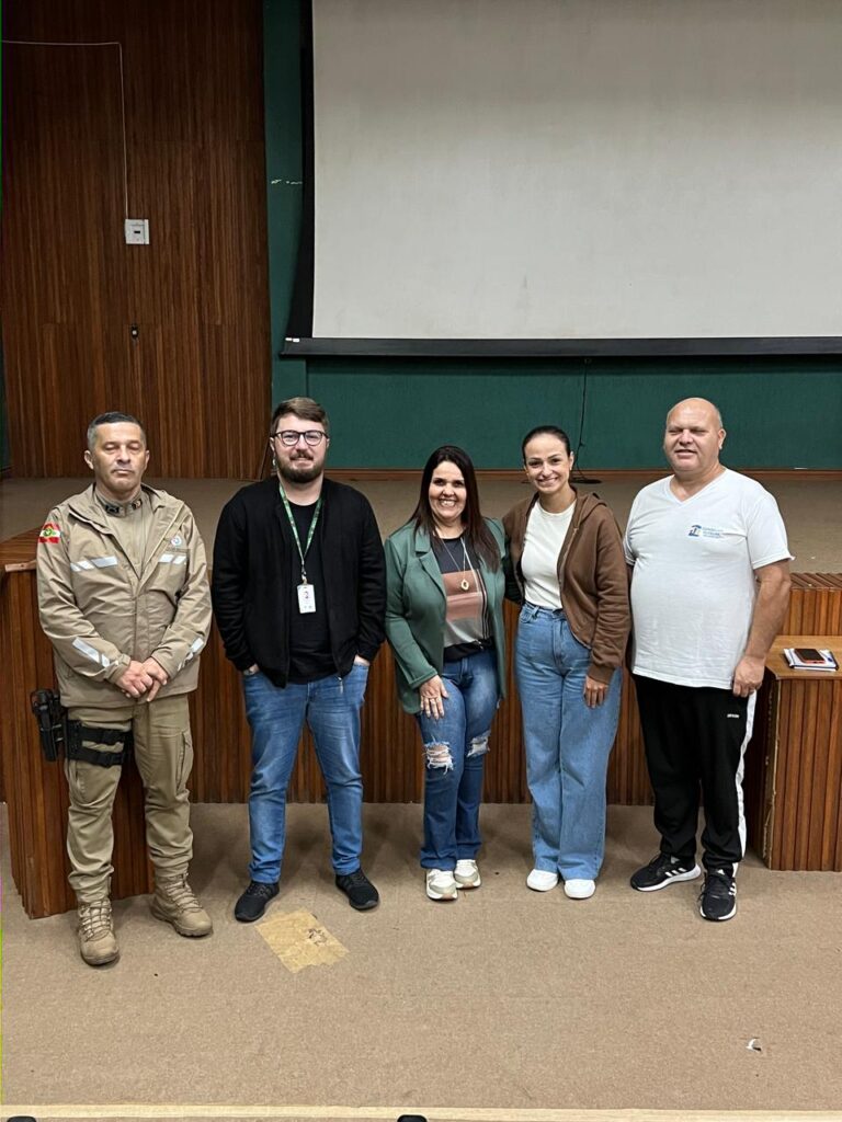 Rede de Atendimento da Criança e Adolescente realiza reunião para discutir a nova Comissão de Coordenação Rede de Atendimento da Criança e Adolescente realiza reunião para discutir a nova Comissão de Coordenação