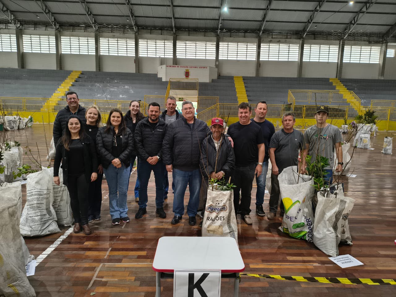 Três Barras promove entrega de quase 2 mil mudas frutíferas e plantas ornamentais nesta sexta-feira