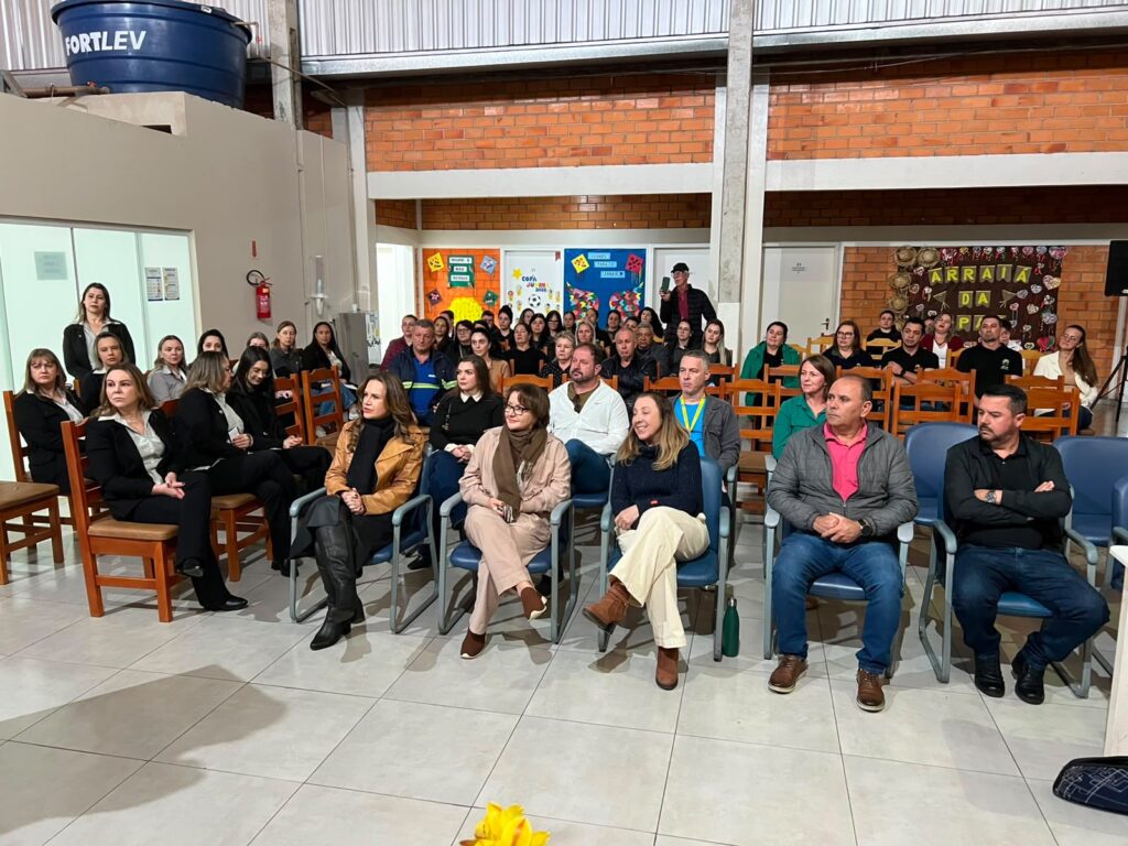 Transformando vidas através do cuidado: APAE de Três Barras recebe novos mobiliários Transformando vidas através do cuidado: APAE de Três Barras recebe novos mobiliários