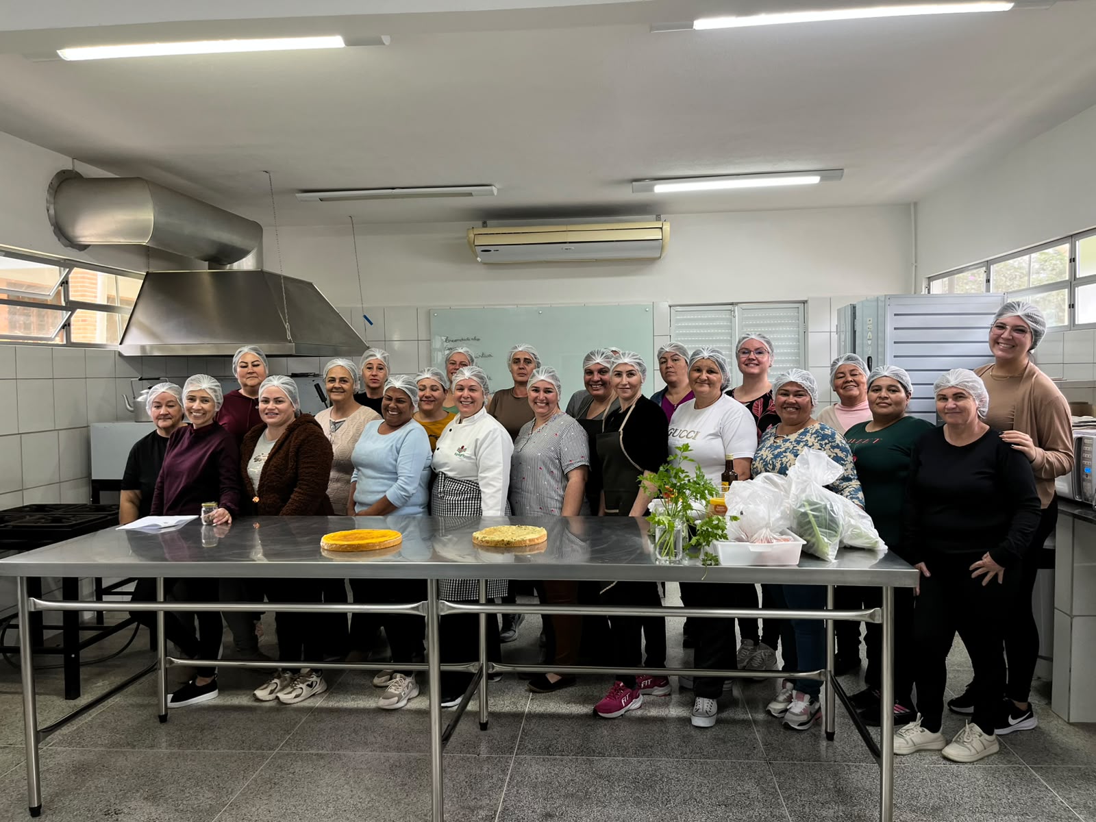 Sabor, nutrição e valorização do campo: Merendeiras da rede municipal passam por capacitação em Três Barras
