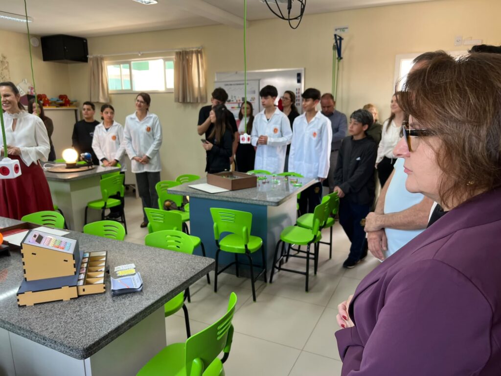 Educação: Laboratórios de Ciências são inaugurados em Três Barras Educação: Laboratórios de Ciências são inaugurados em Três Barras