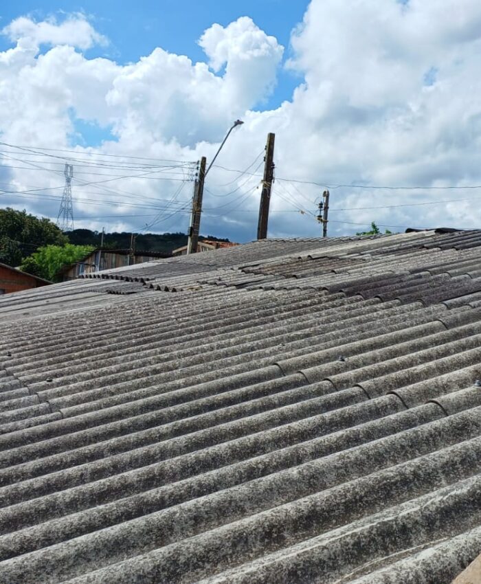 Chuvas e ventos causam estragos em pelo menos três residências no Bairro Bom Jesus, em Três Barras
