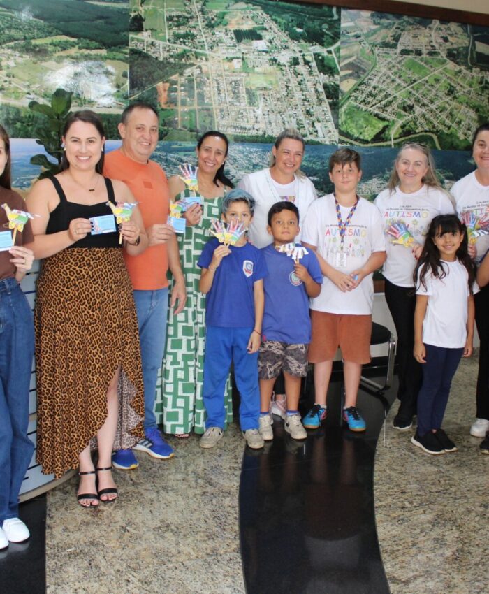 Dia 02 de abril: Estudantes da Escola General Osório visitam Repartições Públicas e entregam informações sobre o Dia Mundial de Conscientização do Autismo