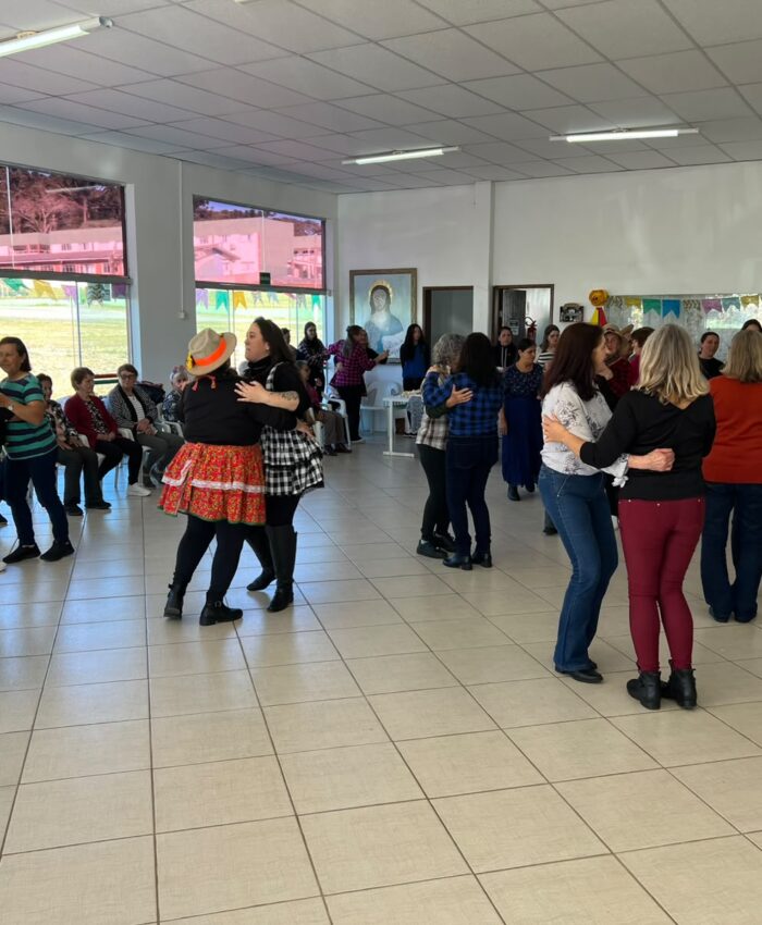 Grupo da Melhor Idade de Três Barras realiza Festa Julina