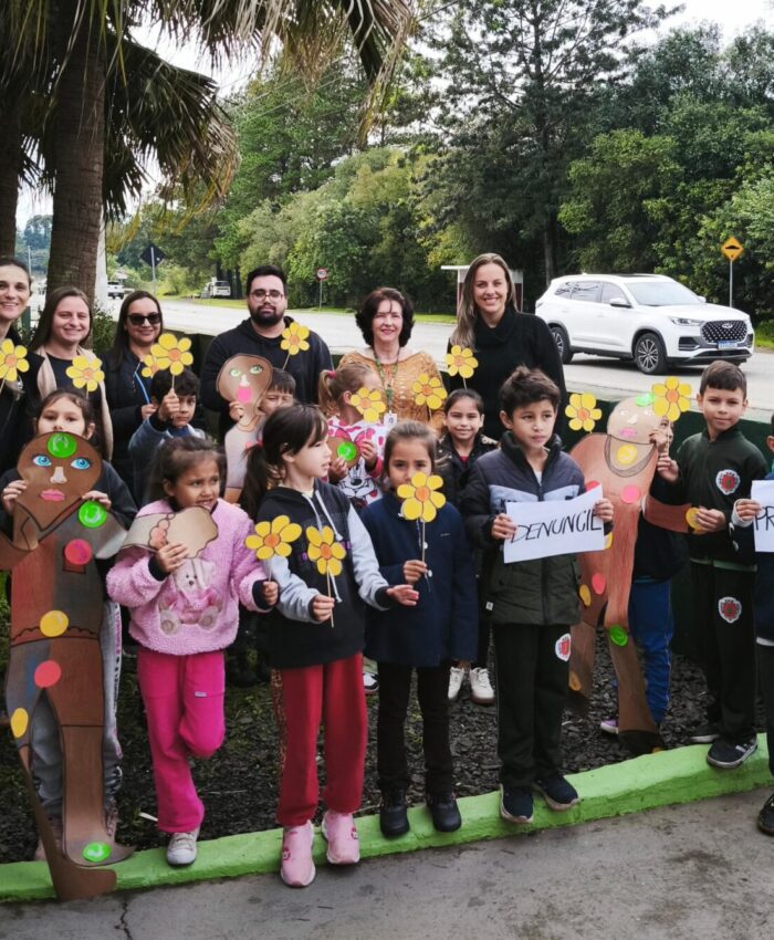 Comunidade Escolar participa da Hora Cívica alusiva ao Dia Nacional de Combate à Exploração Sexual Infantojuvenil