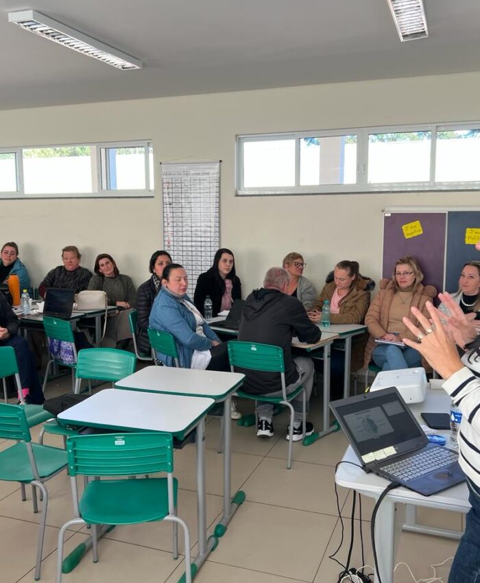 Secretaria de Educação de Três Barras realiza formação continuada para cerca de 160 profissionais