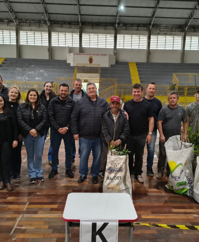 Três Barras promove entrega de quase 2 mil mudas frutíferas e plantas ornamentais nesta sexta-feira
