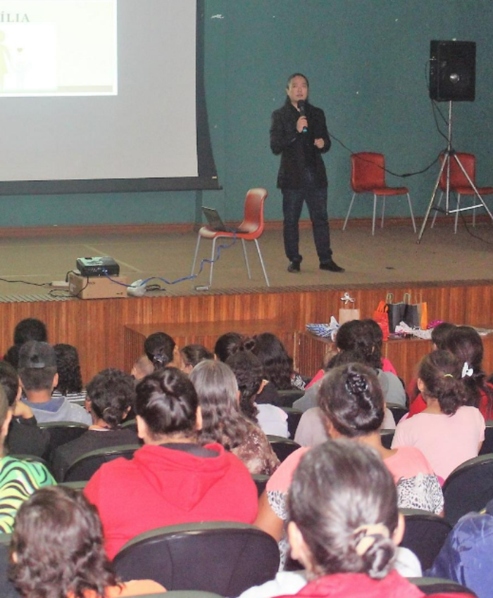 “A importância da mãe na família” é tema de palestras com beneficiários de programas sociais e comunidade
