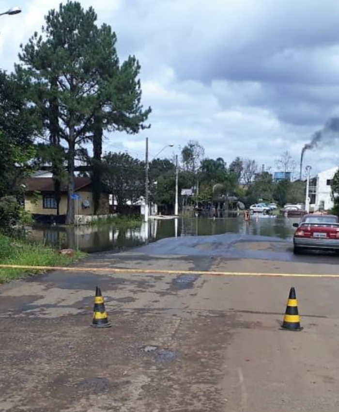 Alagamentos: interditado acesso à Avenida José Nunes Cavalheiro pela Rua Lumber