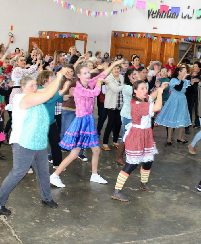 Alegria e descontração marcam o Arraiá da Melhor Idade e Clube de Mães em Três Barras