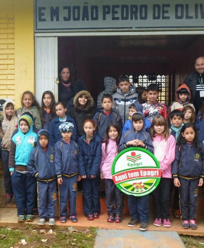 Alunos de escola municipal participam de oficina promovida pela Epagri de Três Barras