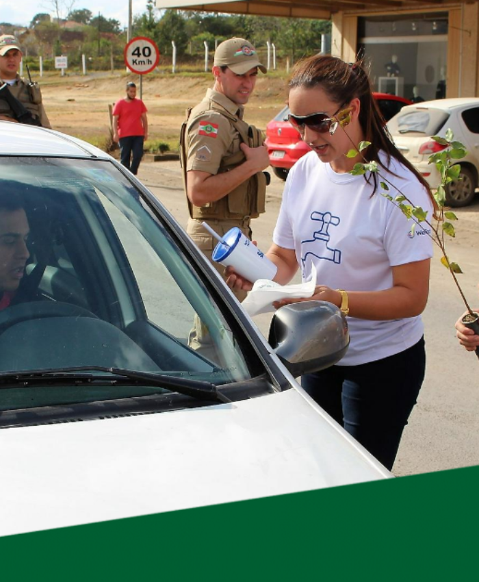 Alunos e professores da escola Guita Federmann realizam pedágio ambiental