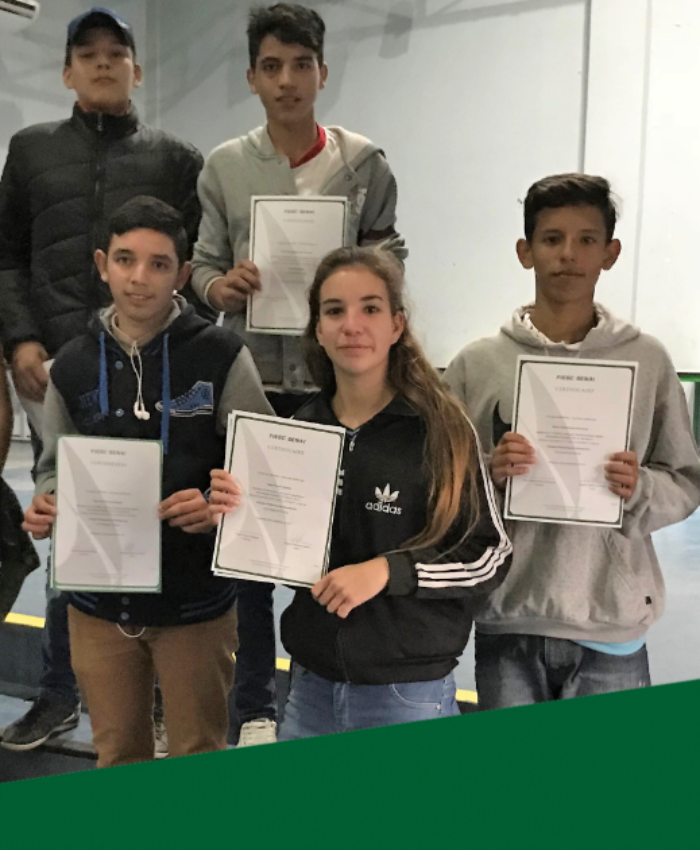 Alunos recebem certificados de conclusão de cursos oferecidos pelo Fiesc/Senai e o Governo de Três Barras