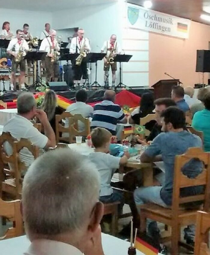 Apresentação de orquestra alemã reúne mais de 200 pessoas em prol da Apae
