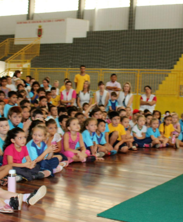 Apresentações de peça infantil reúnem mais de 1400 estudantes da rede municipal de ensino