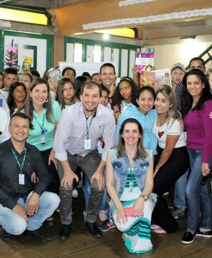 Biblioteca do Caic recebe 1,5 mil livros arrecadados durante noite cultural da Fiesc