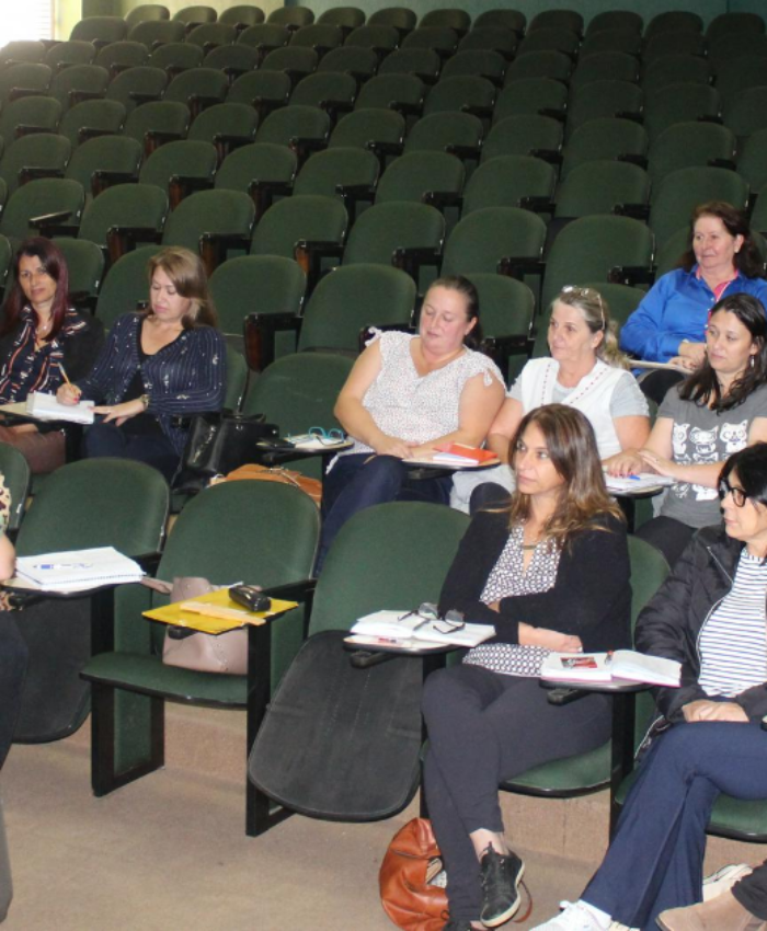 Capacitação reúne diretoras escolares da rede municipal de ensino