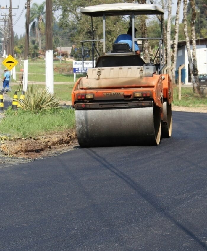 Contorno à área industrial recebe asfalto