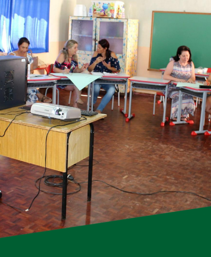 Educação de Três Barras promove capacitação com diretoras escolares