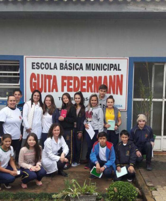 Equipe de ESF vacina crianças contra HPV e Meningite C em escola