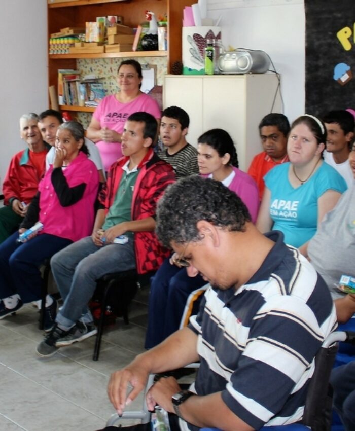 Equipes ESF 002 e 008 promovem ação com alunos da Apae