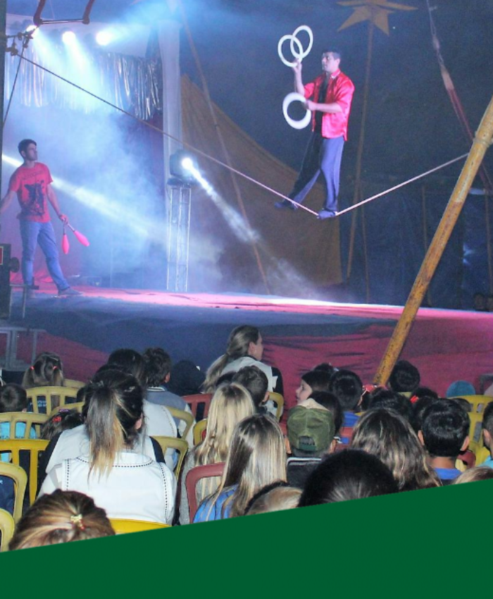 Espetáculos circense encantam alunos das redes municipal e estadual de ensino