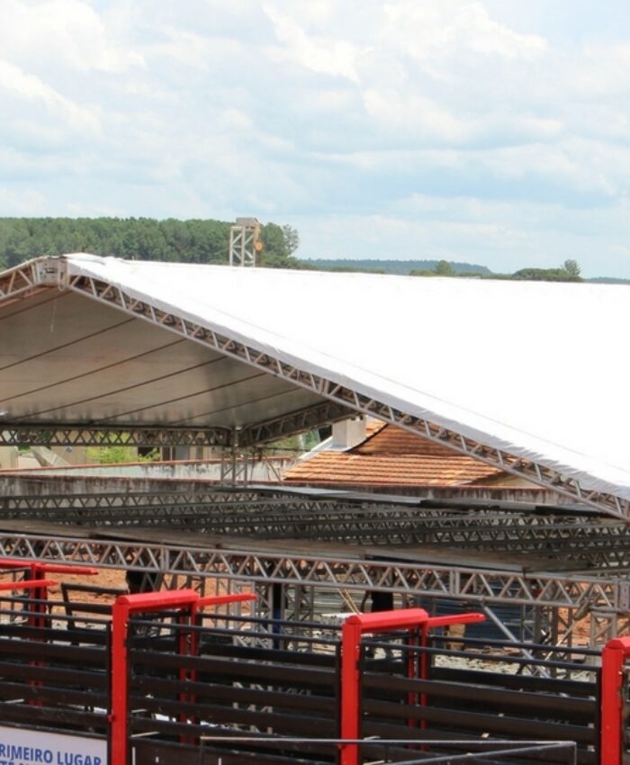 Estrutura para shows e rodeio country está sendo montada