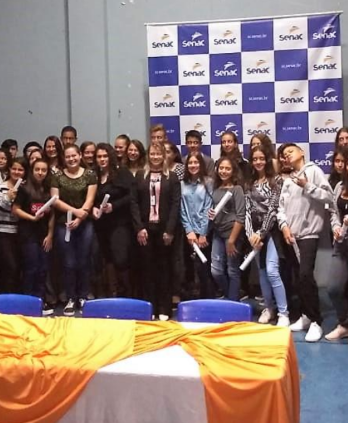 Estudantes da rede municipal recebem certificados por conclusão de curso de iniciação profissional