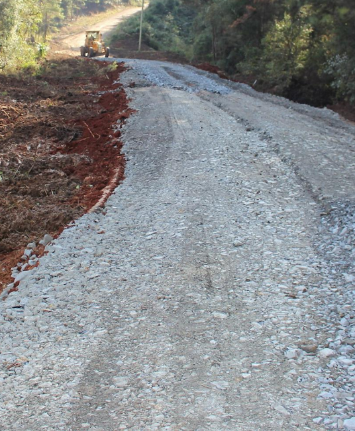 Governo de Três Barras conclui aterramento em estrada interiorana