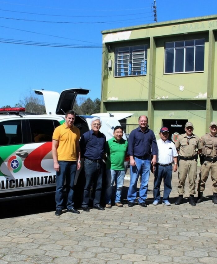Governo do município entrega nova viatura à PM de Três Barras