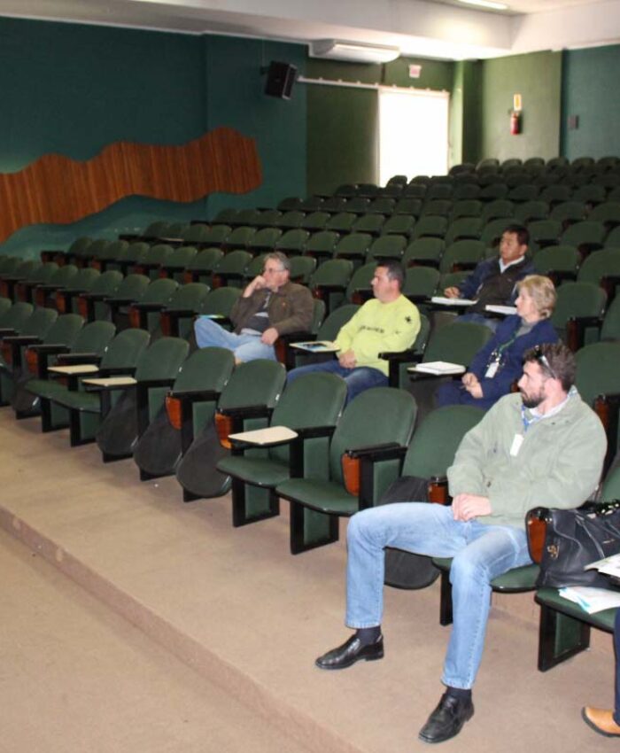 Informações técnicas e metodologia do Censo Agro são repassadas durante reunião em Três Barras