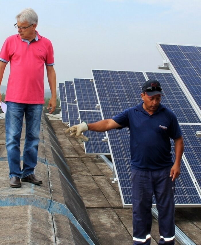 Instalação de painéis solares vai gerar economia de energia elétrica em escola