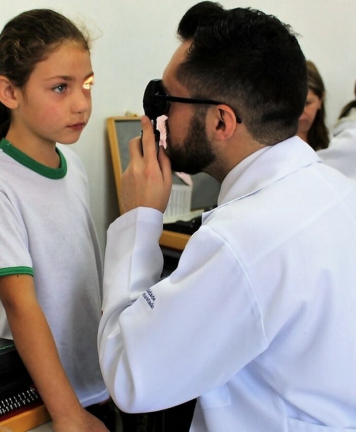 Lions Clube e Curso de Optometria promovem exames visuais na escola Guita Federmann