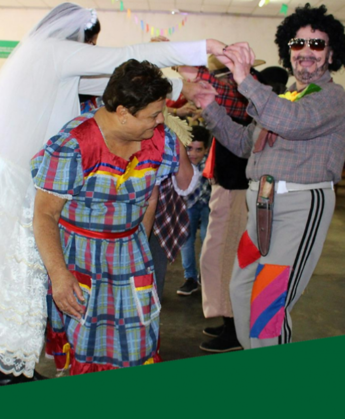 Mamães e pessoas da Melhor Idade participam de Arraiá em Três Barras